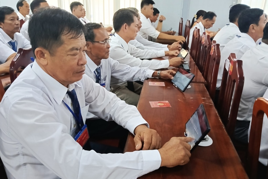 Hỗ trợ điện thoại, cầm tay chỉ việc giúp người yếu thế chuyển đổi số - 1