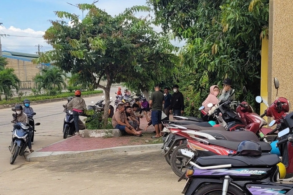100 công nhân bị nợ lương 7 tỷ đồng, đồng lòng gửi đơn khởi kiện công ty - 1