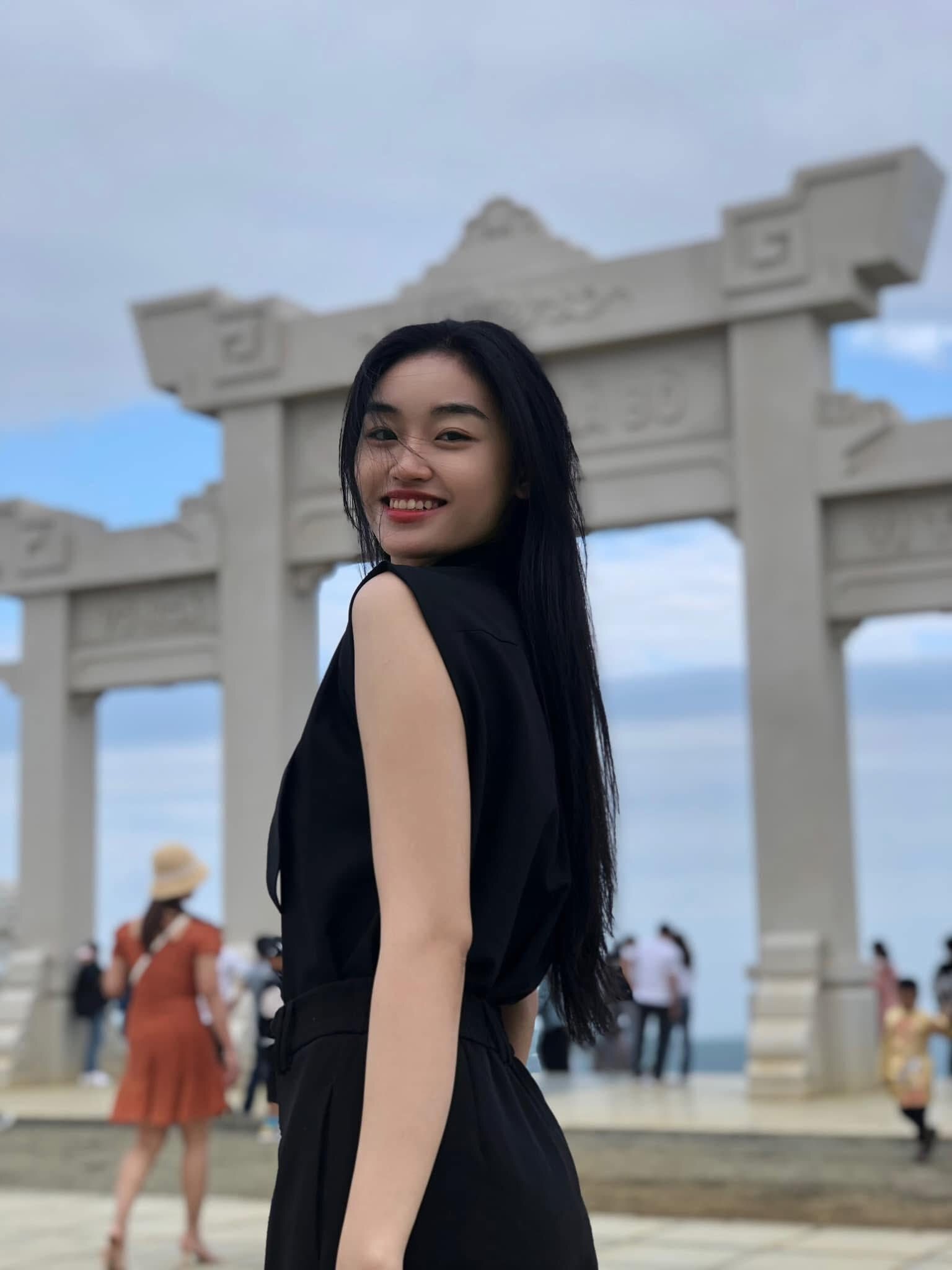 Trở thành Miss Grand Vietnam 2025, Nguyễn Thị Yến Nhi mong muốn truyền cảm hứng đến các bạn trẻ rằng chỉ cần đủ quyết tâm, ai cũng có thể bước ra ánh sáng và tạo nên giá trị riêng.