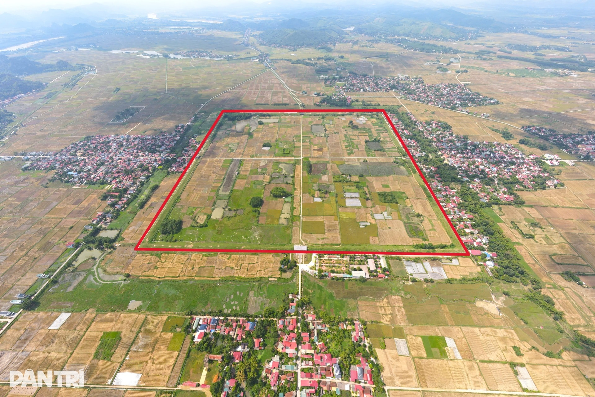 Tòa thành bằng đá cổ độc nhất vô nhị Việt Nam trước khi được đại tu - 2 Tòa thành bằng đá cổ độc nhất vô nhị Việt Nam trước khi được đại tu - 2