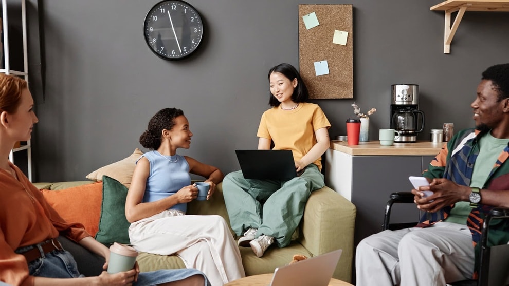 Giới trẻ từng bước thay đổi văn hóa làm việc nơi công sở - 2 Giới trẻ từng bước thay đổi văn hóa làm việc nơi công sở - 2