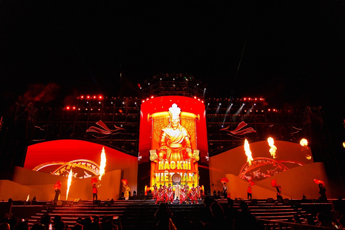 Hàng ngàn khán giả hòa trong không gian văn hóa nghệ thuật đỉnh cao cùng La Tiên Show – The Cội - Ảnh 5.