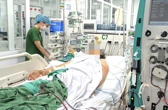 Sốt xuất huyết bùng phát, người lớn, người cao tuổi liên tục nhập viện- Ảnh 2. Sốt xuất huyết bùng phát, người lớn, người cao tuổi liên tục nhập viện- Ảnh 2.