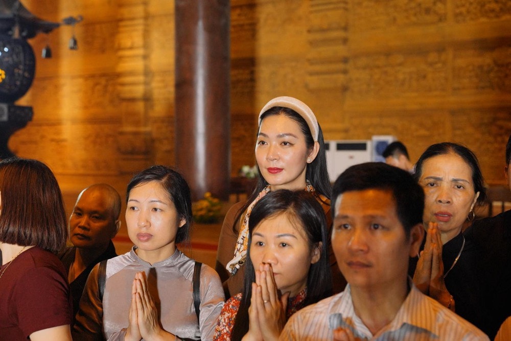 VIDEO: "Biển" người đổ về chùa Tam Chúc chiêm bái xá lợi Đức Phật- Ảnh 17.