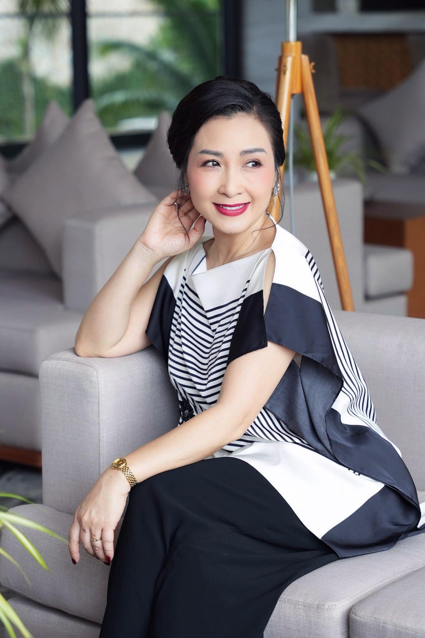 'Bóng hồng' màn ảnh cuối cùng của Lê Công Tuấn Anh vừa vào phim 'Gió ngang khoảng trời xanh’ là ai?- Ảnh 7. 'Bóng hồng' màn ảnh cuối cùng của Lê Công Tuấn Anh vừa vào phim 'Gió ngang khoảng trời xanh’ là ai?- Ảnh 7.