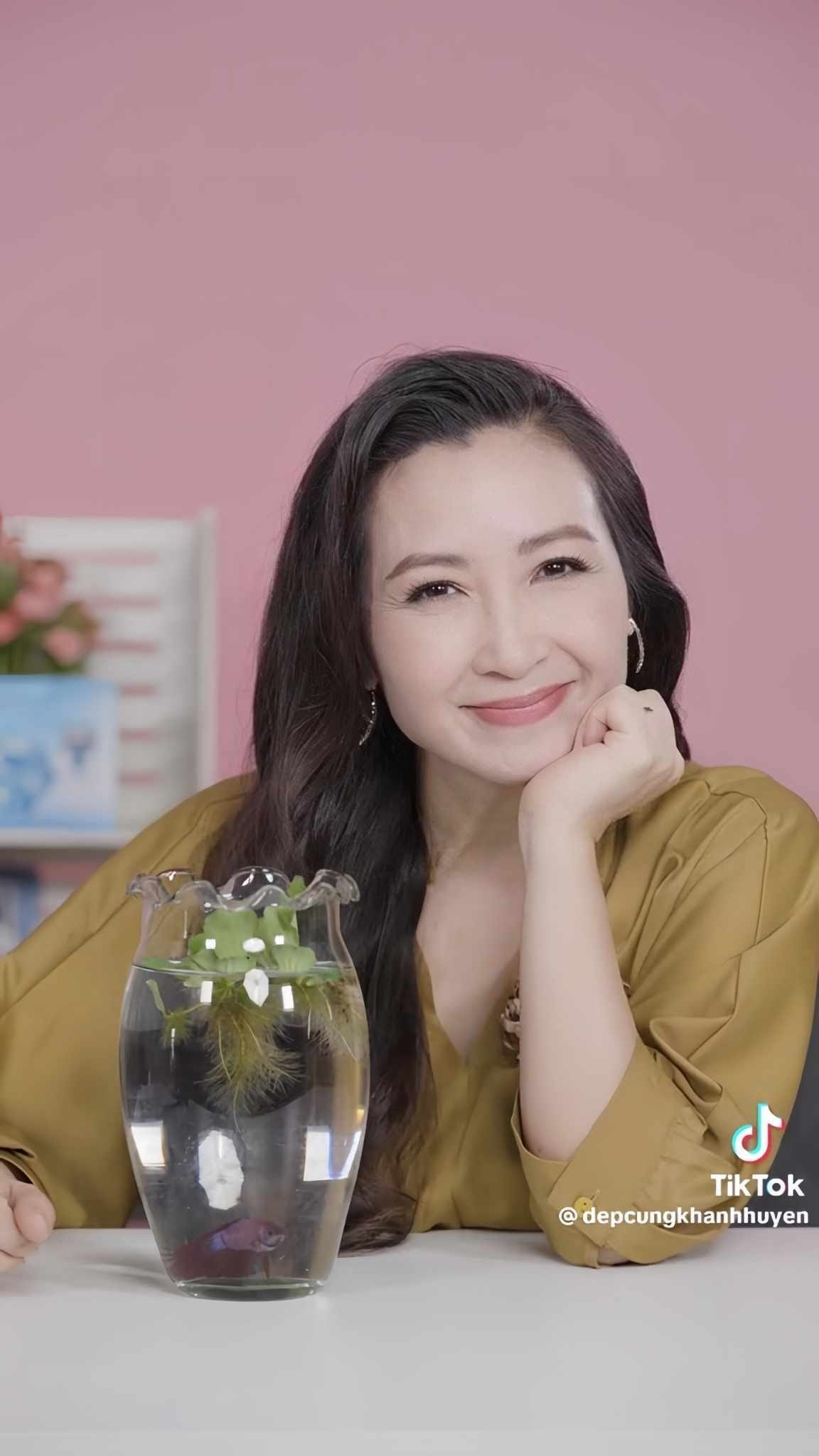 'Bóng hồng' màn ảnh cuối cùng của Lê Công Tuấn Anh vừa vào phim 'Gió ngang khoảng trời xanh’ là ai?- Ảnh 9. 'Bóng hồng' màn ảnh cuối cùng của Lê Công Tuấn Anh vừa vào phim 'Gió ngang khoảng trời xanh’ là ai?- Ảnh 9.
