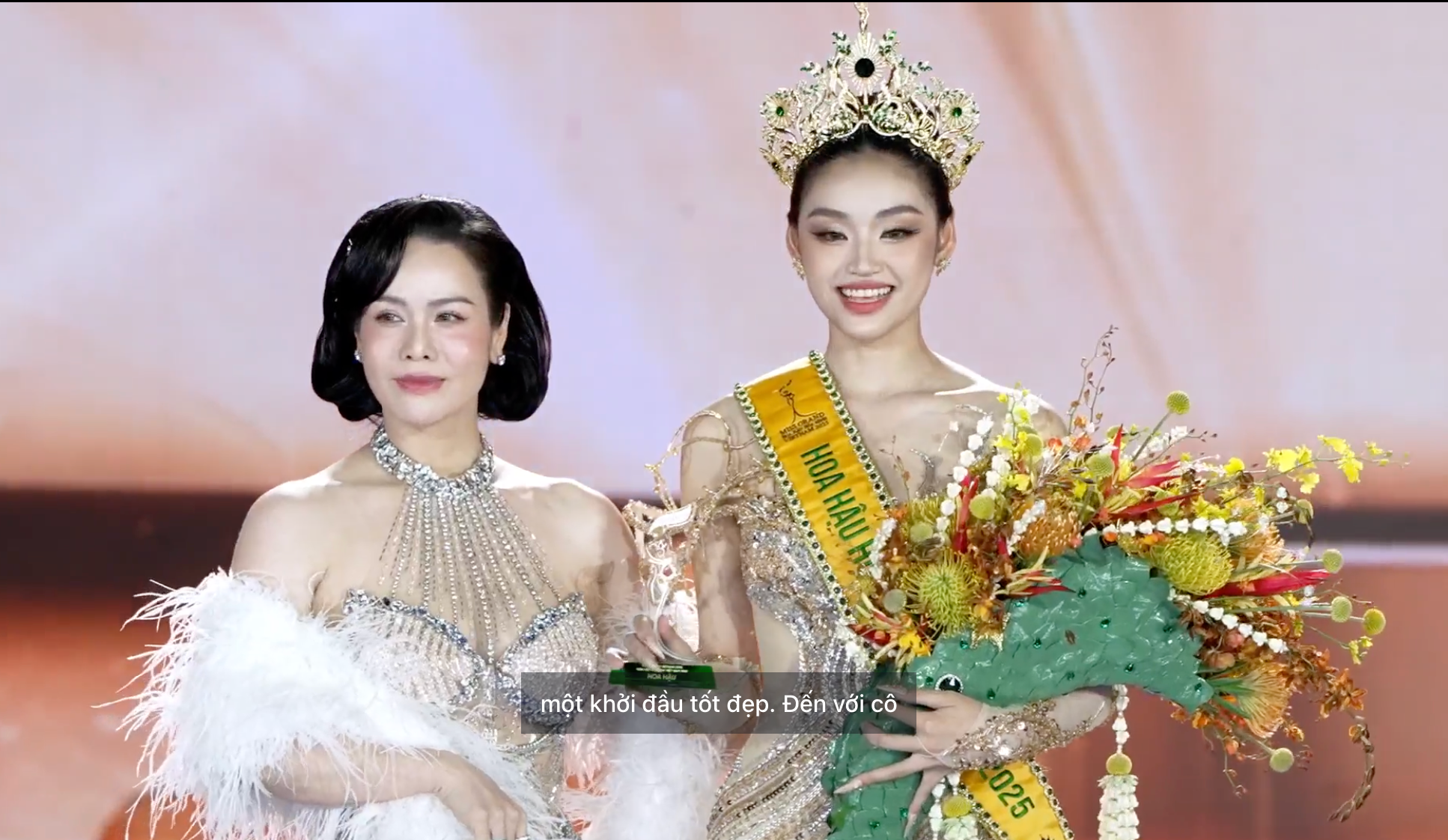 Người đẹp sinh năm 2004 quê Đắk Lắk đăng quang Miss Grand Vietnam 2025- Ảnh 2. Người đẹp sinh năm 2004 quê Đắk Lắk đăng quang Miss Grand Vietnam 2025- Ảnh 2.