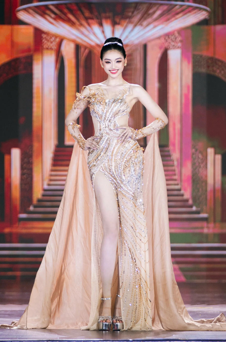 Người đẹp sinh năm 2004 quê Đắk Lắk đăng quang Miss Grand Vietnam 2025- Ảnh 3. Người đẹp sinh năm 2004 quê Đắk Lắk đăng quang Miss Grand Vietnam 2025- Ảnh 3.