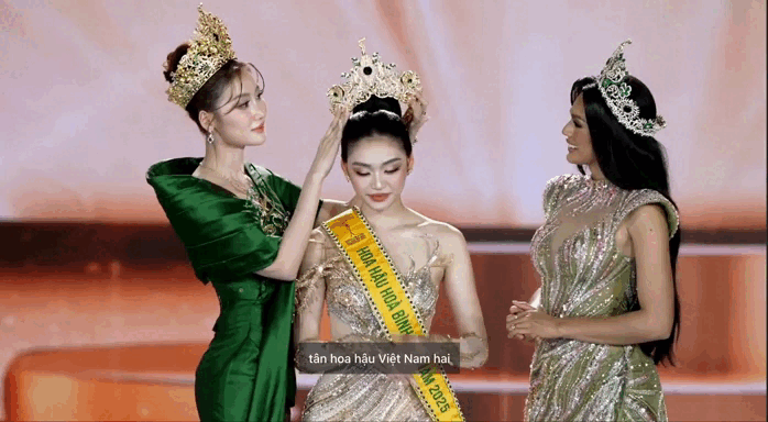 Gia cảnh Tân Hoa hậu Hòa bình Việt Nam 2025: Bố là thợ hồ, mẹ bán vé số 20 năm- Ảnh 1. Gia cảnh Tân Hoa hậu Hòa bình Việt Nam 2025: Bố là thợ hồ, mẹ bán vé số 20 năm- Ảnh 1.