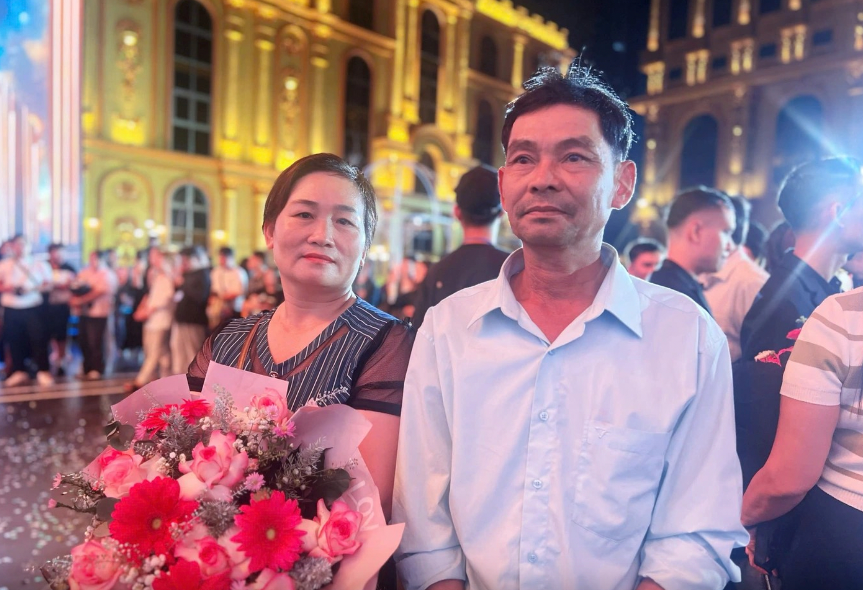 Gia cảnh Tân Hoa hậu Hòa bình Việt Nam 2025: Bố là thợ hồ, mẹ bán vé số 20 năm- Ảnh 3. Gia cảnh Tân Hoa hậu Hòa bình Việt Nam 2025: Bố là thợ hồ, mẹ bán vé số 20 năm- Ảnh 3.