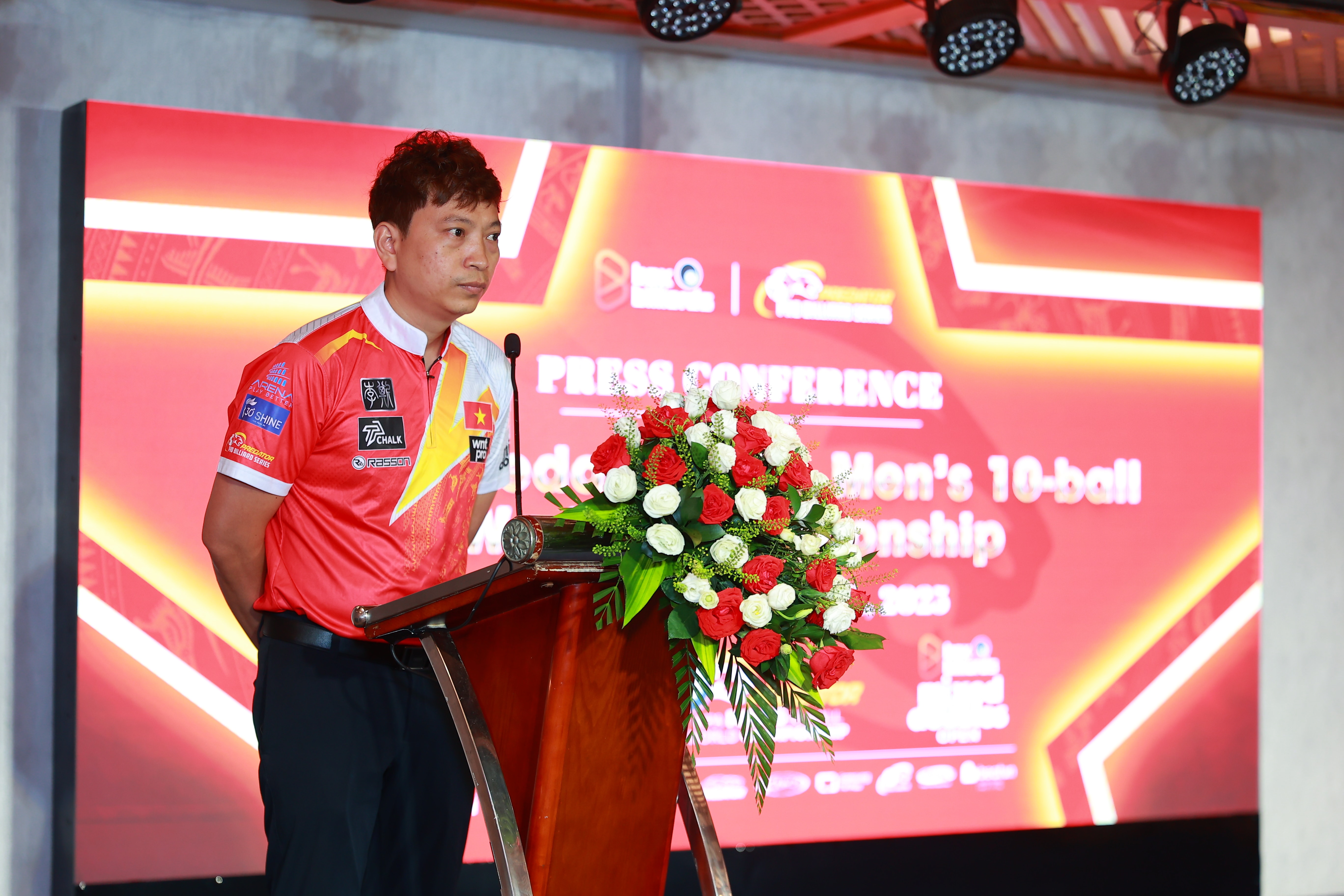 Dương Quốc Hoàng là một trong 2 cơ thủ Việt Nam được đặc cách tham dự giải vô địch thế giới 10 bi.