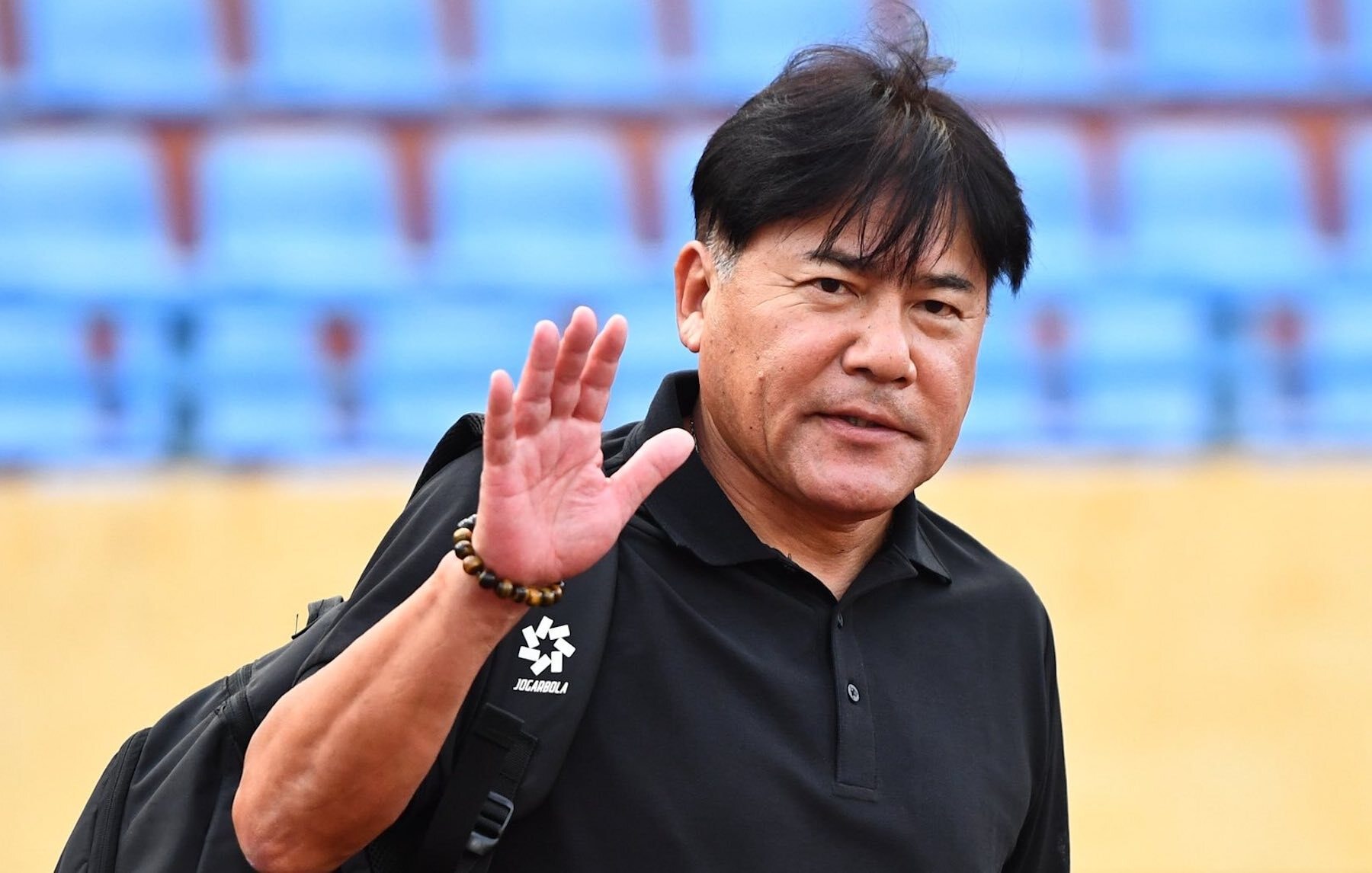 HLV Makoto Teguramori chia tay Hà Nội FC.