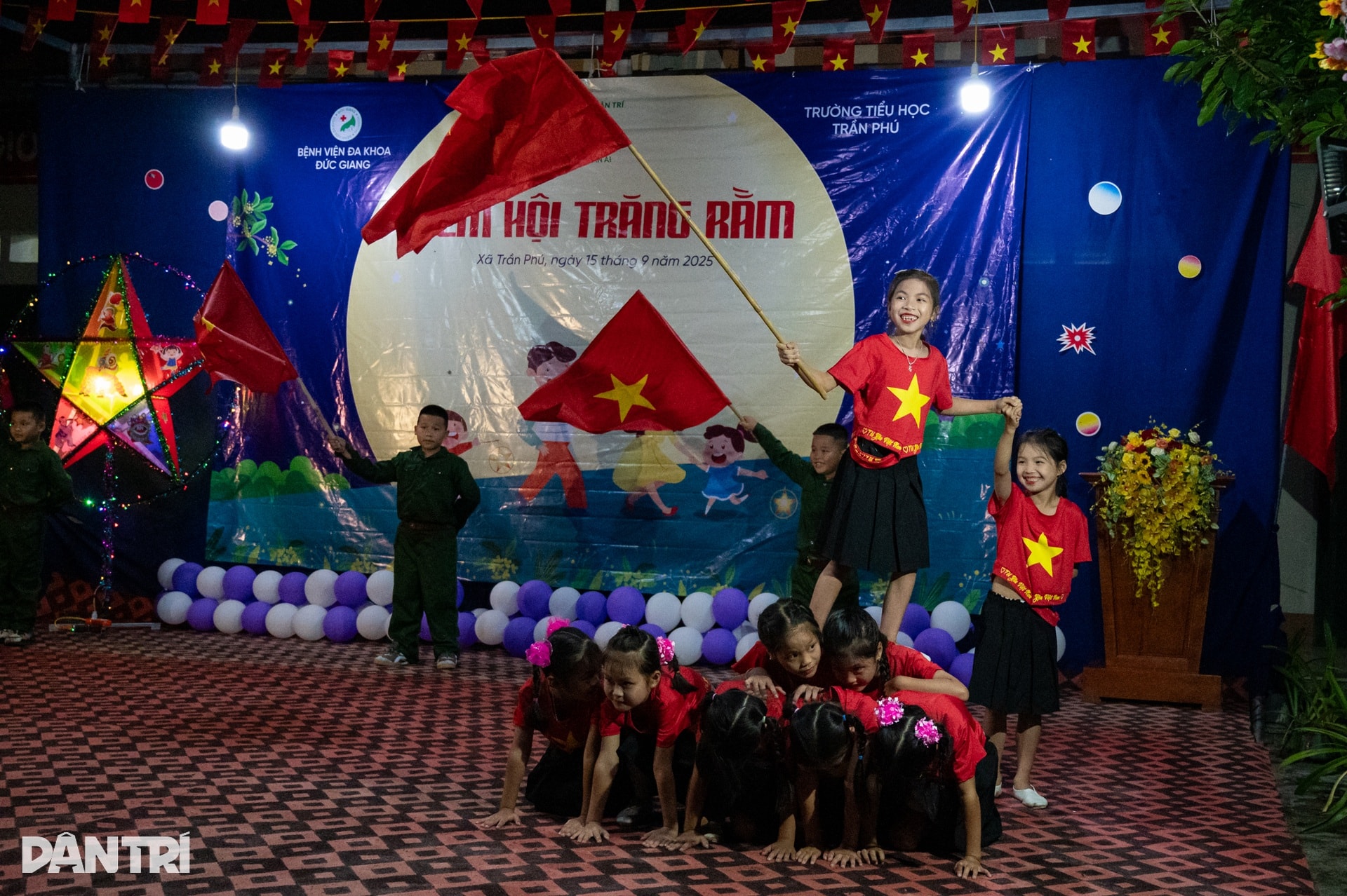 Trung thu tới sớm với 230 em nhỏ vùng cao dưới ánh đèn ông sao lung linh - 11