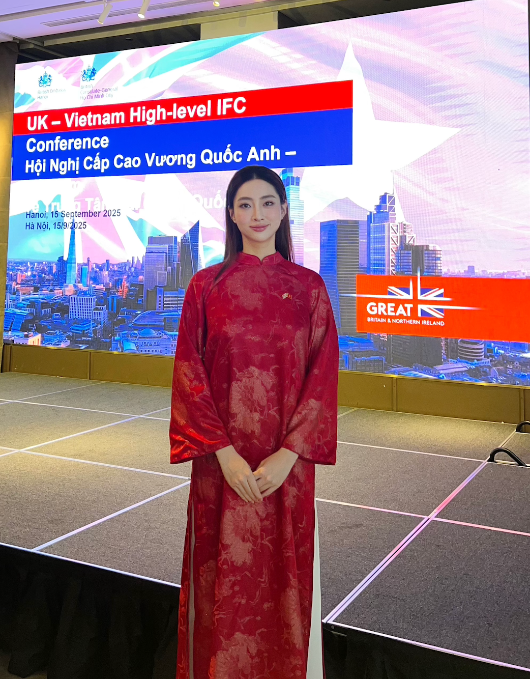 Lương Thùy Linh gây chú ý làm MC song ngữ- Ảnh 3.