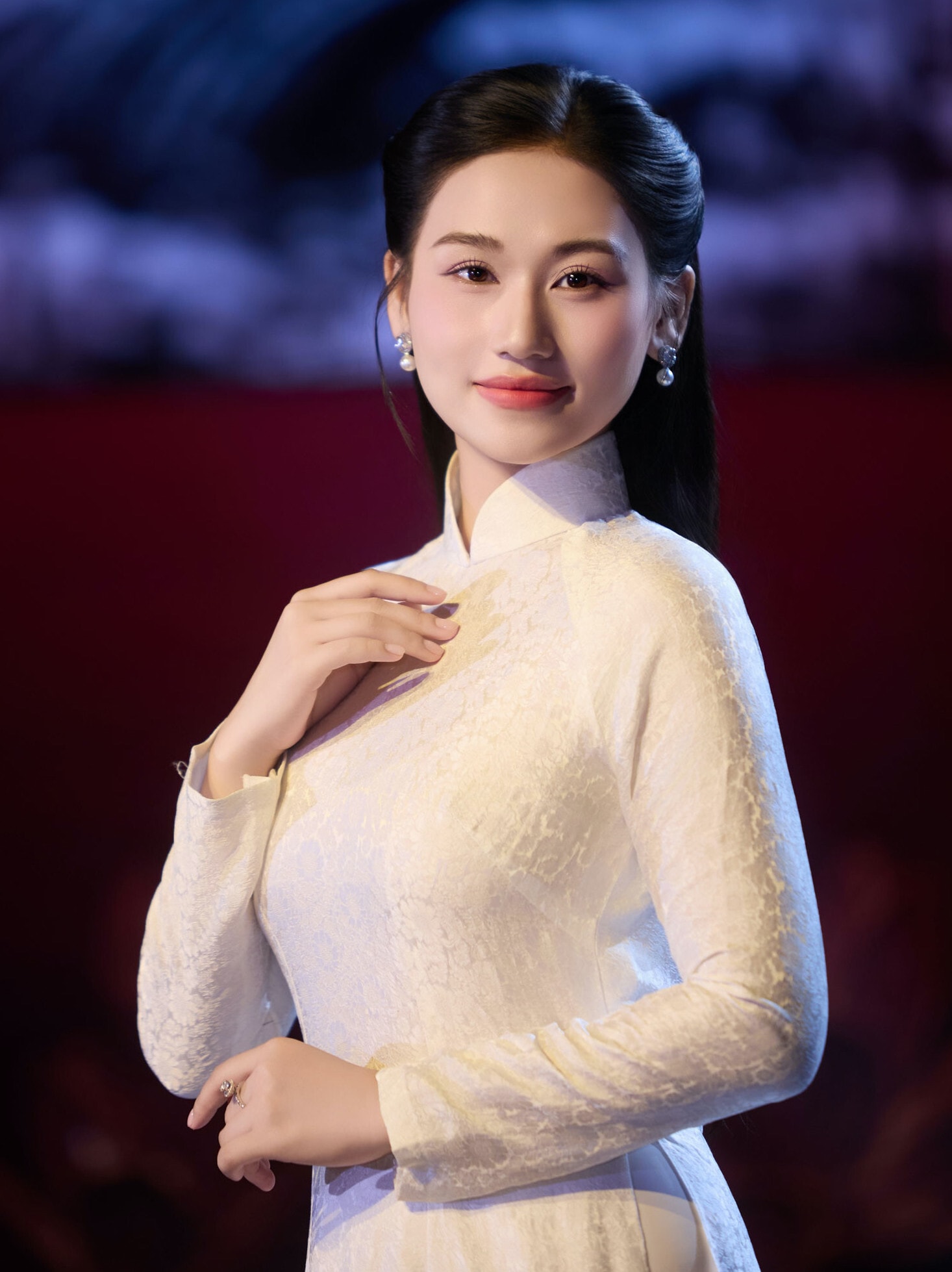Lê Minh Ngọc hiện công tác tại Nhà hát Ca Múa Nhạc Quân đội.
