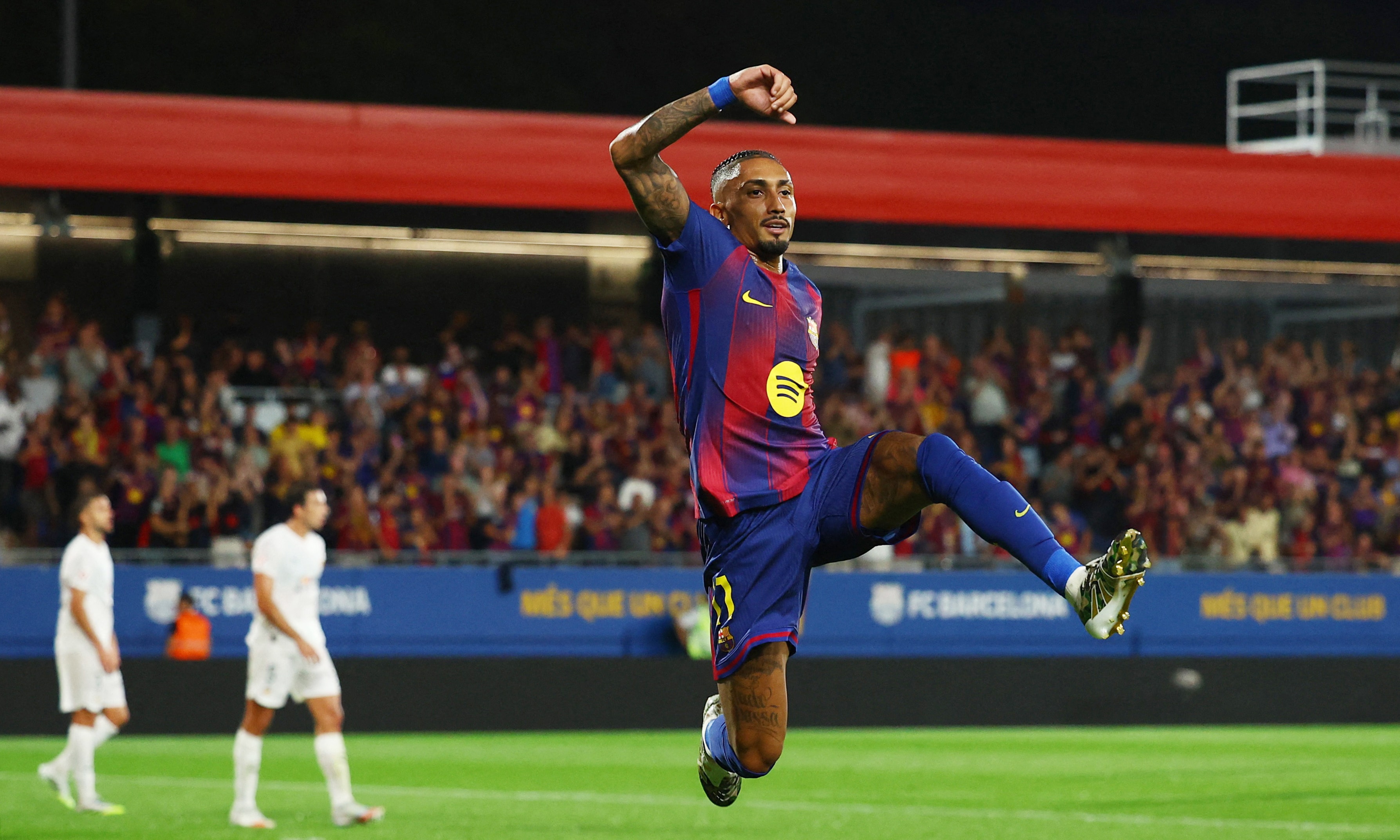 Newcastle United đấu với Barcelona ở UEFA Champions League lúc 2h ngày 19/9.