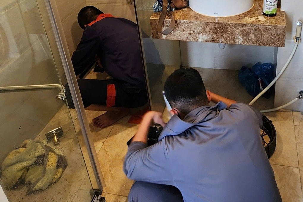 Thợ thông cống bất lực khi khách hàng bị “móc túi” gần chục triệu đồng - 1