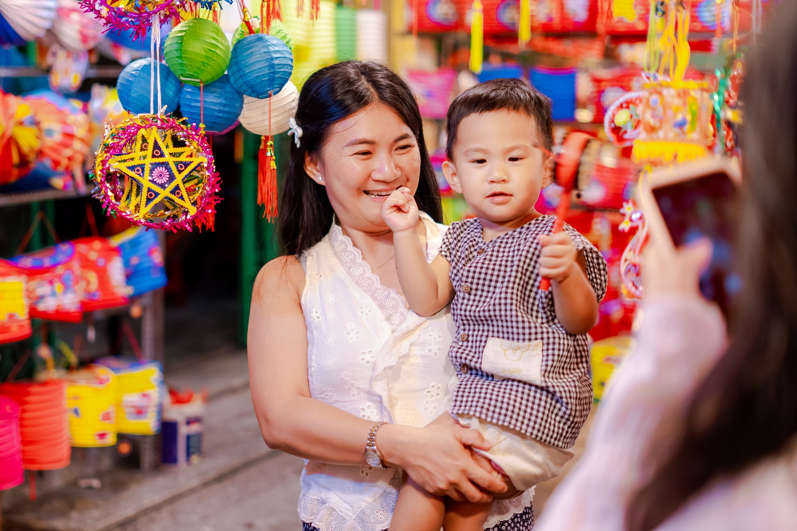 Phố lồng đèn TP HCM rộn ràng trước rằm Trung thu- Ảnh 11.