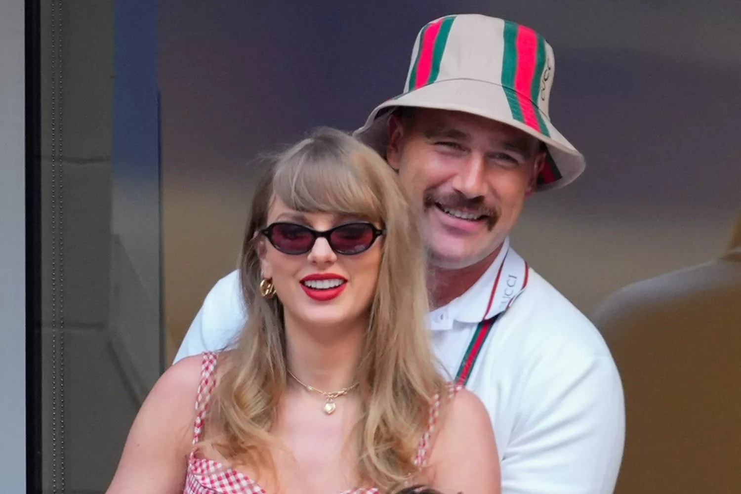 Taylor Swift cưới ảnh 1 Taylor Swift cuoi anh 1