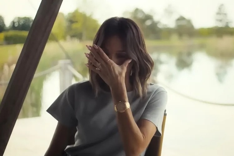 Victoria Beckham khoc anh 1