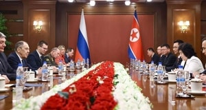 Chủ tịch Triều Tiên Kim Jong-un tiếp Ngoại trưởng Nga Sergey Lavrov tại Wonsan