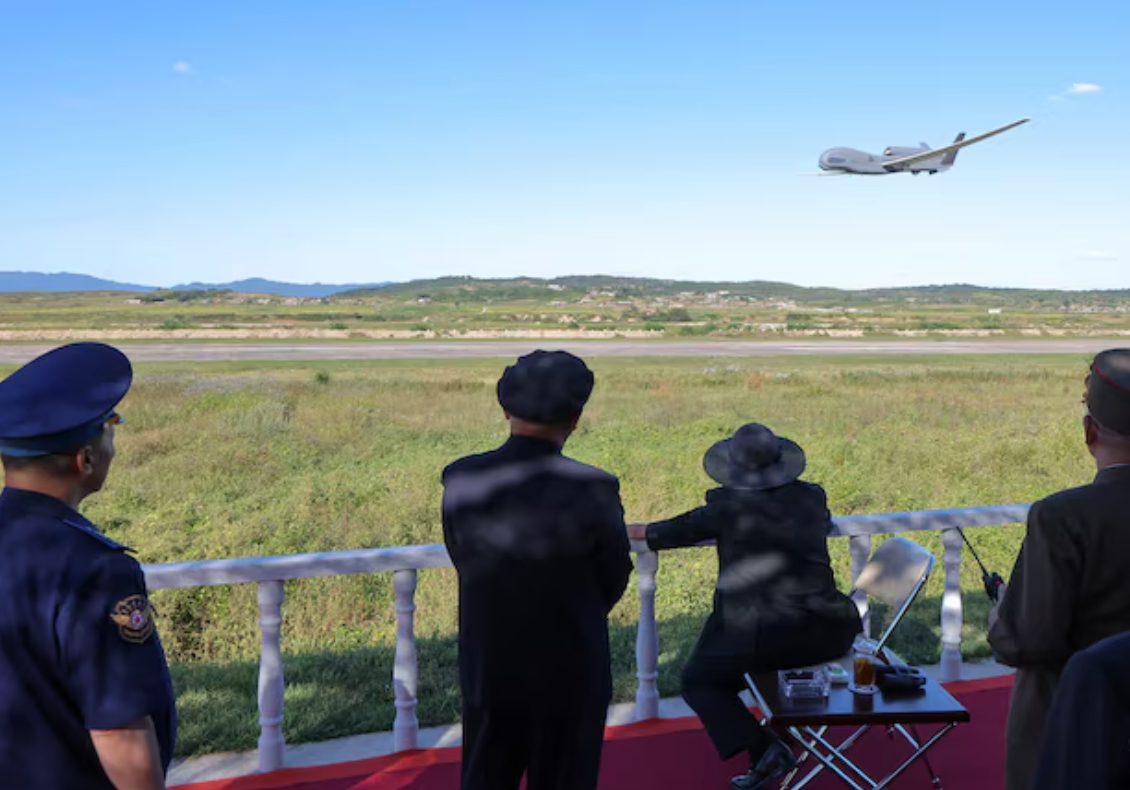 Nhà lãnh đạo Triều Tiên Kim Jong-un giám sát cuộc thử nghiệm. (Ảnh: Reuters)