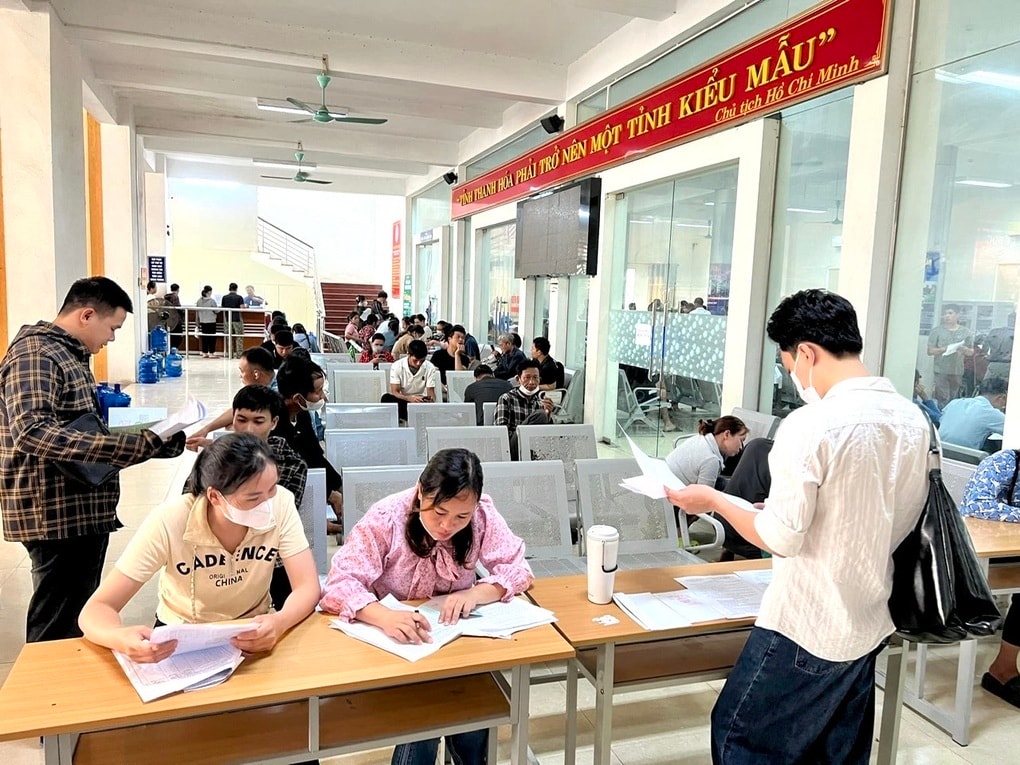 Thanh Hóa: Tháng 5 có gần 2.200 lao động nộp hồ sơ hưởng trợ cấp thất nghiệp - 1