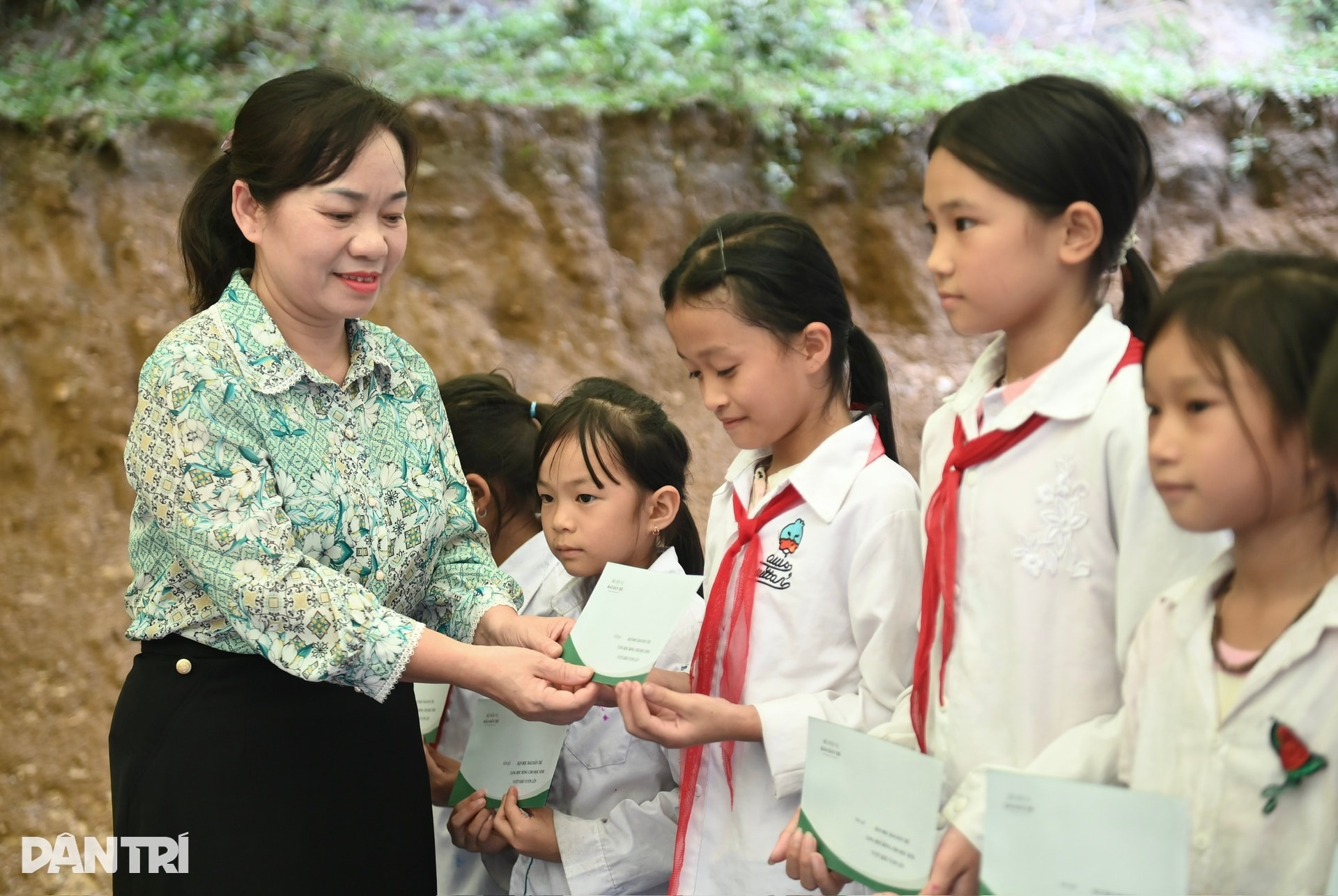 Khởi công cầu Dân trí, xóa nỗi ám ảnh của người dân Cao Bồ khi mưa lũ về - 15