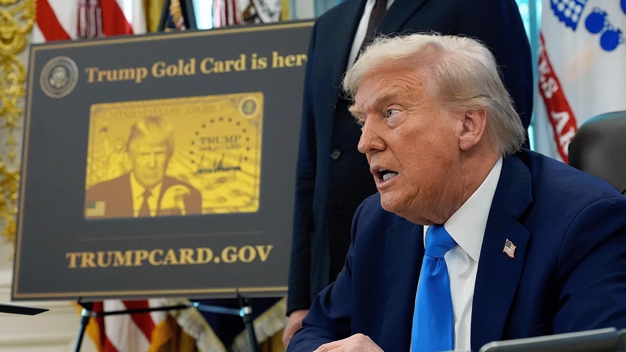 Ông Trump giới thiệu 'thẻ vàng' 1 triệu USD – thị thực nhanh cho giới siêu giàu.