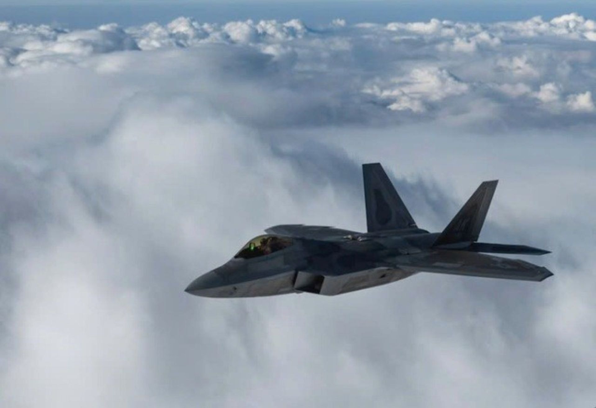 Một chiếc F-22 Raptor bay trong khu vực trách nhiệm của Bộ Tư lệnh Trung ương Mỹ (CENTCOM). (Ảnh: Theo Times of Israel)