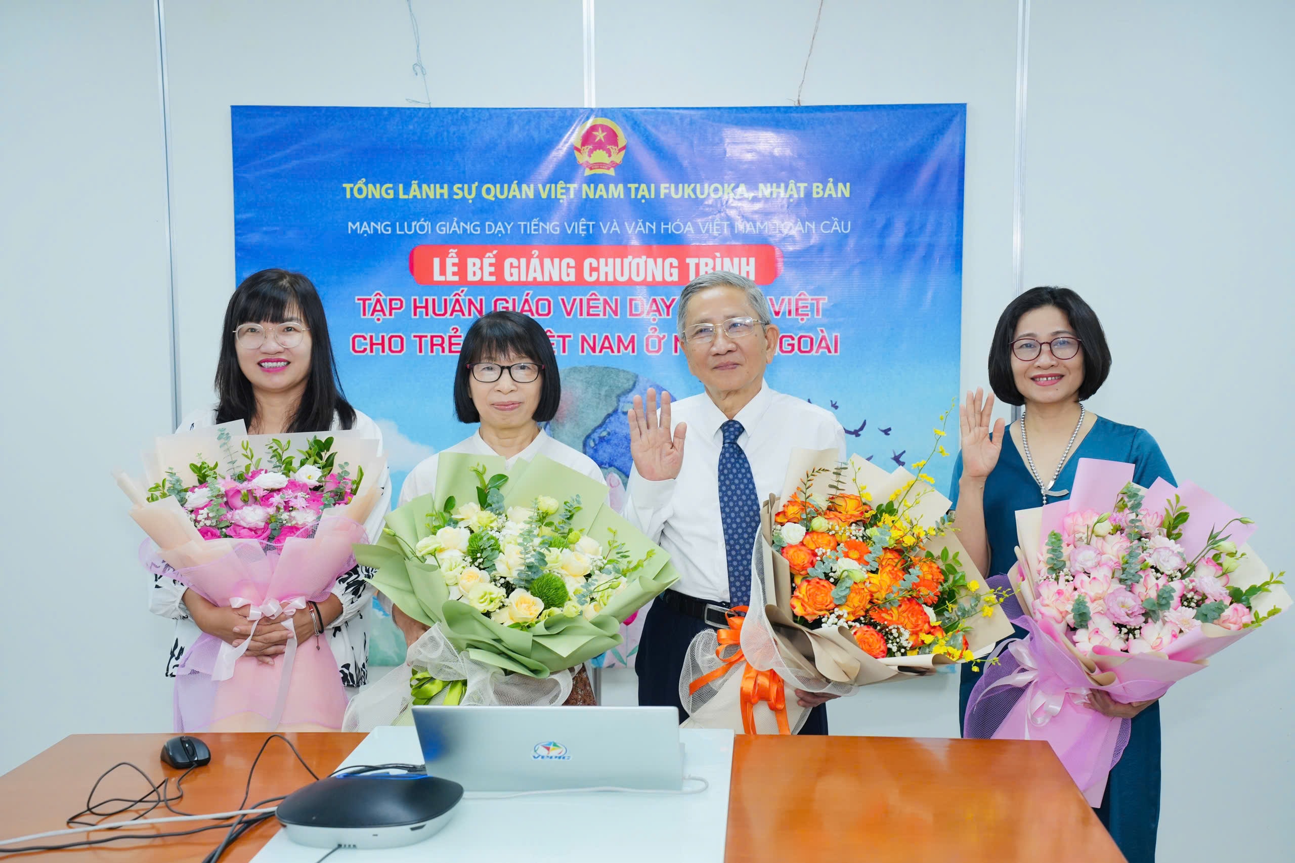 Đội ngũ giảng viên gồm: GS.TS Nguyễn Minh Thuyết, PGS.TS Hoàng Anh Thi, PGS.TS Trịnh Cẩm Lan, TS. Nguyễn Khánh Hà.