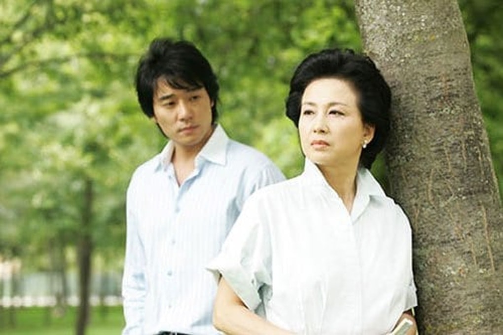 Mẹ luôn yêu chiều con rể, tôi ngã ngửa khi phát hiện sự thật vào giỗ đầu mẹ - 1