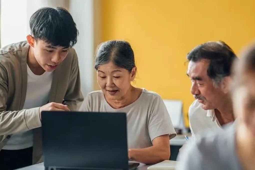 Cơ hội phất với nghề mới thay con cái ở xa chăm sóc cha mẹ già neo đơn  - 1