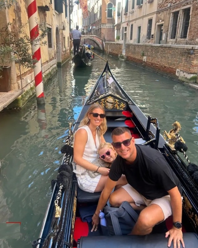 Gia đình Trow ở Venice, Italy. Ảnh: Instagram