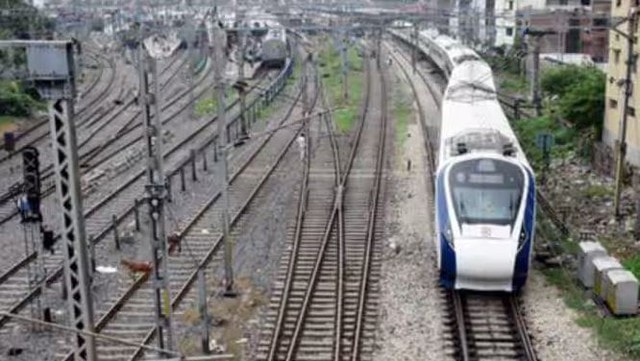 Băng qua đường ray xe lửa, 3 người tử vong thương tâm - Ảnh 1.