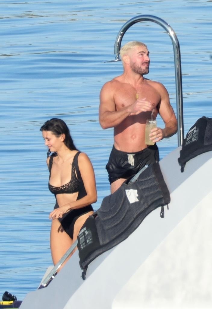 Zac Efron cơ bắp ảnh 2 Zac Efron co bap anh 2
