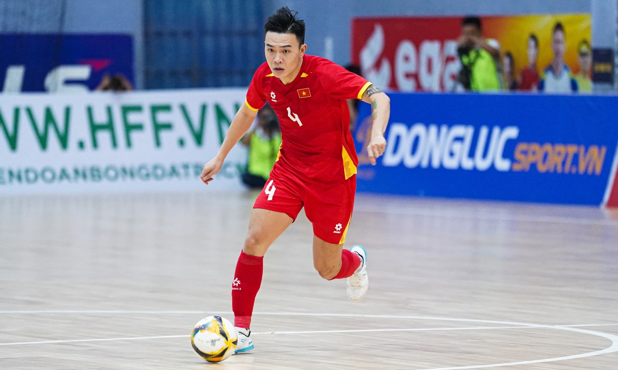 Đội tuyển futsal Việt Nam đấu với Trung Quốc.