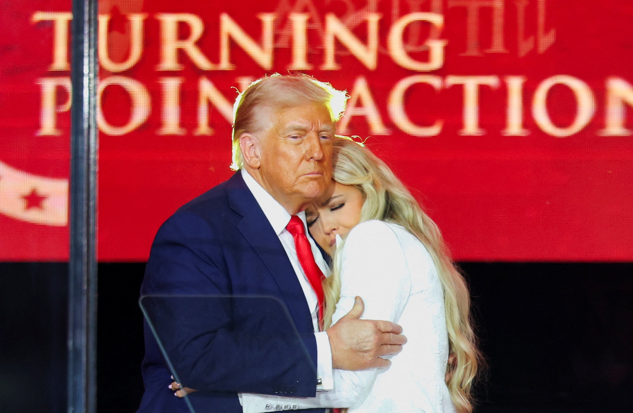 Ông Trump gọi Charlie Kirk là 'người tử vì đạo' - 4