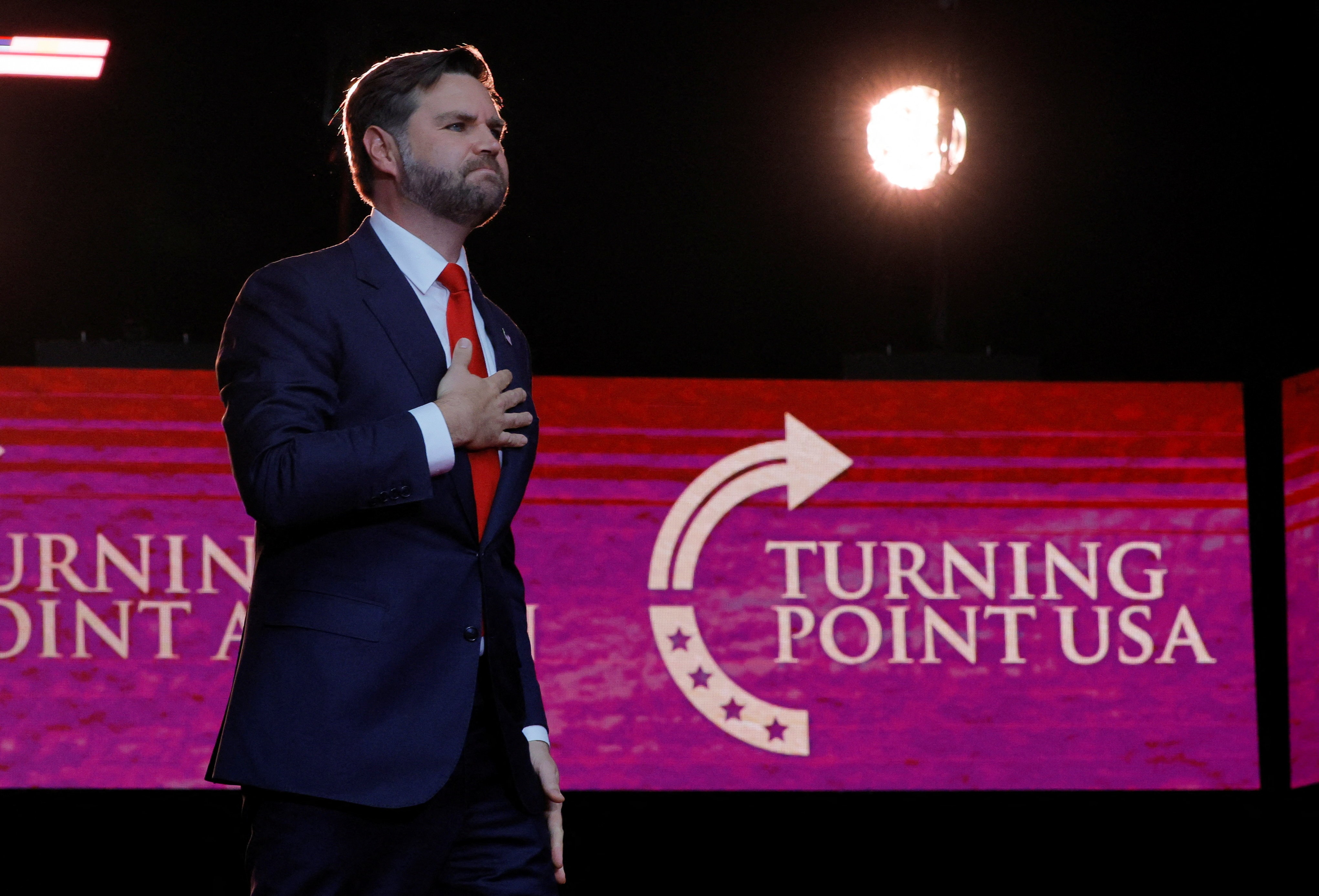 Ông Trump gọi Charlie Kirk là 'người tử vì đạo' - 3