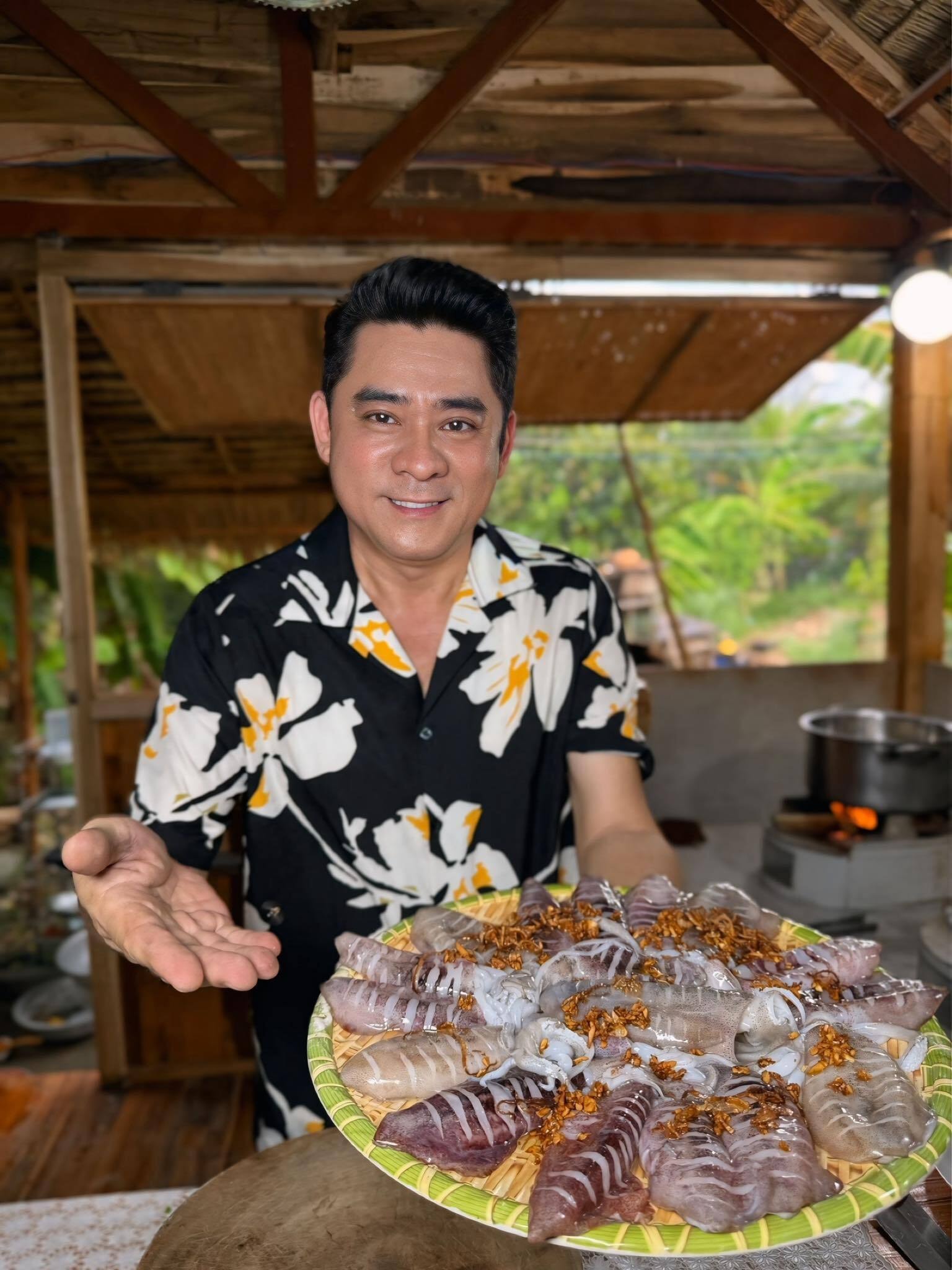 Gần đây, anh được khán giả yêu mến với những video nấu ăn đời thường, gần gũi nhưng dí dỏm.