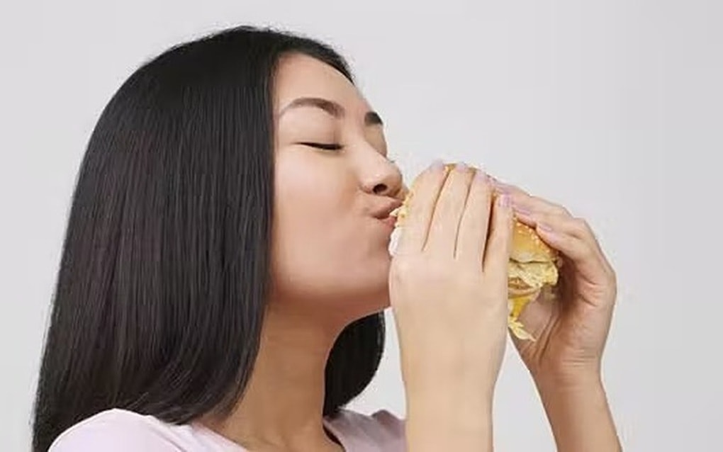 Bạn gái quá tham ăn, tôi muốn cưới nhưng mẹ lại ra sức ngăn cản - 1