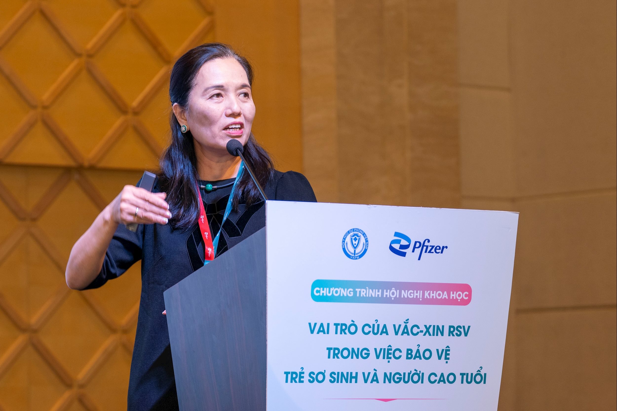 PGS.TS.BS Nguyễn Thị Diệu Thúy - Trưởng khoa Nhi, Bệnh viện Đại học Y Hà Nội chia sẻ
