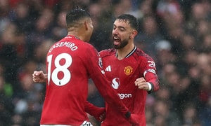 Kết quả Ngoại Hạng Anh: Thủ môn bị đuổi sau 5 phút, Chelsea thua Man Utd
