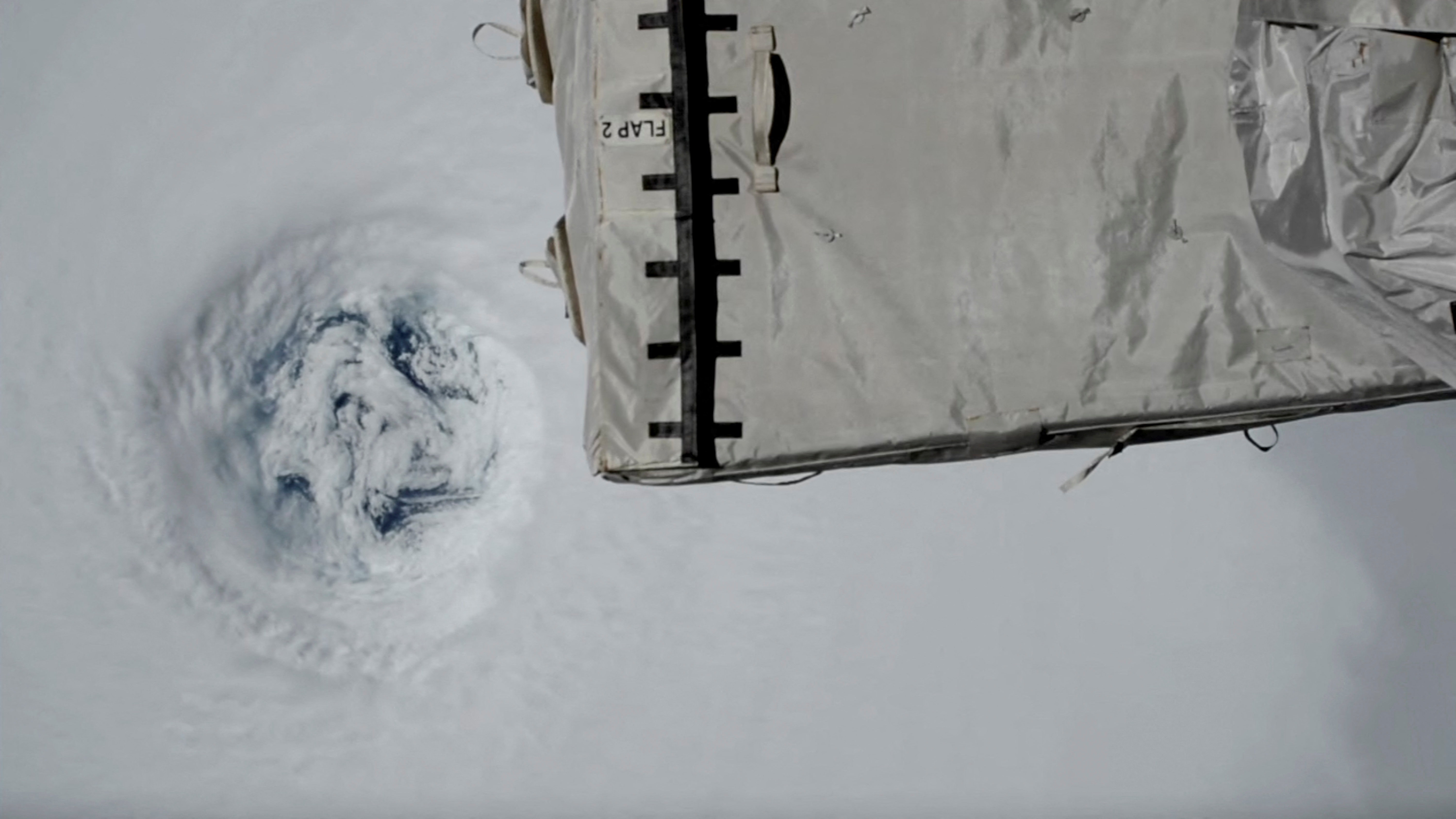 Hình ảnh cơn bão nhìn từ trạm vũ trụ quốc tế ISS. (Ảnh: Reuters)