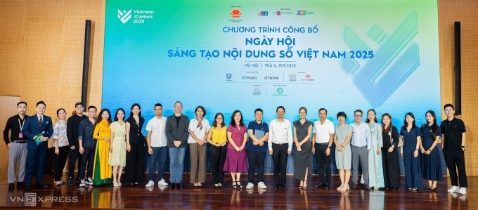 Ban tổ chức và khách mời tại buổi công bố Vietnam iContent 2025, giữa tháng 9. Ảnh: Tùng Đinh