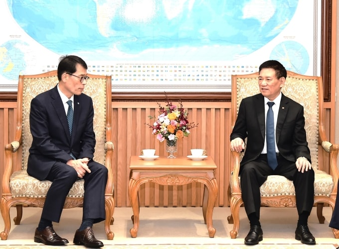 Phó thủ tướng Hồ Đức Phớc tiếp ông Kim Sung Tae, Chủ tịch kiêm Tổng giám đốc điều hành Ngân hàng Công nghiệp Hàn Quốc (IBK), ngày 23/9. Ảnh: VGP