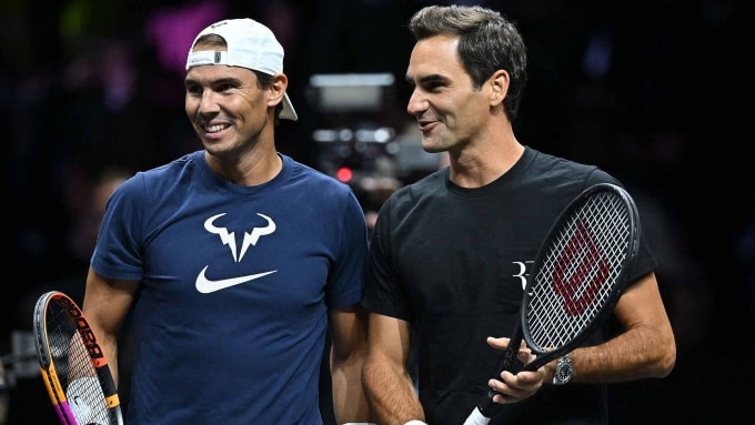 Federer (phải) và Nadal trong buổi tập ở Laver Cup 2022, tại sân O2, London, Anh. Ảnh: Reuters