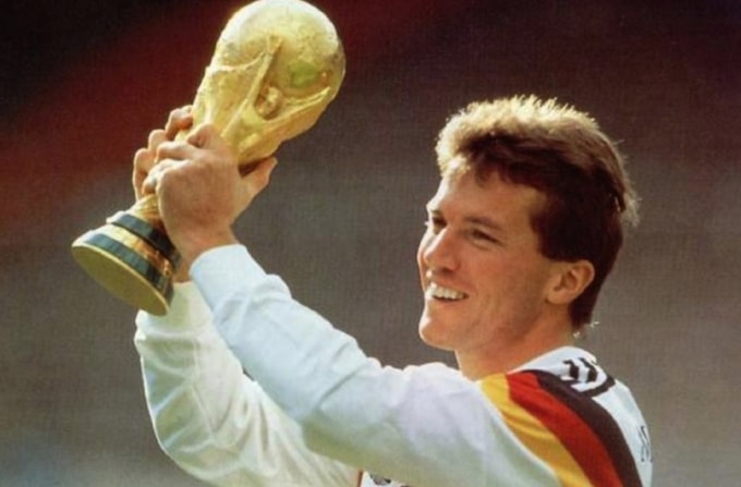 Lothar Matthaus là đội trưởng đưa Đức vô địch World Cup 1990.