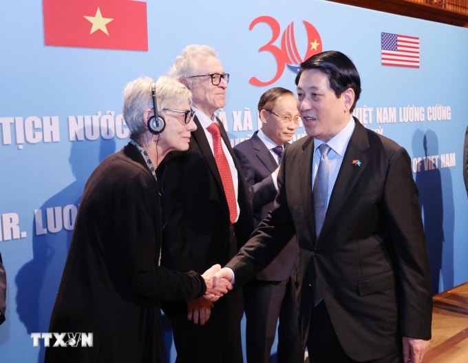 Chủ tịch nước Lương Cường bắt tay bạn bè, đối tác lâu năm, nhân dân tiến bộ Mỹ ngày 22/9. Ảnh: TTXVN