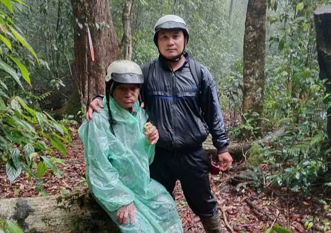 Ông Hoanh khi lực lượng chức năng tìm thấy. Ảnh: Khánh Hà